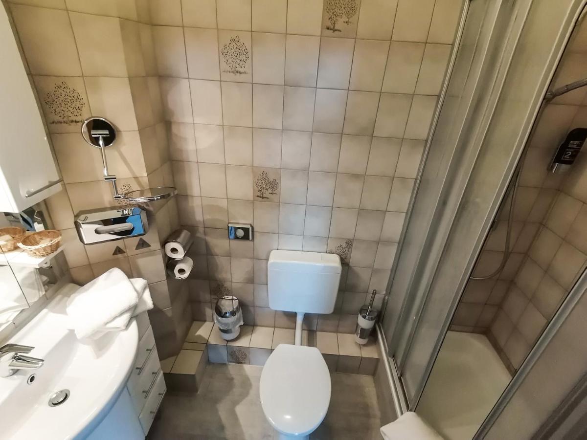 Hotel Kitzinger Hof An Der B8 Kitzingen Ngoại thất bức ảnh